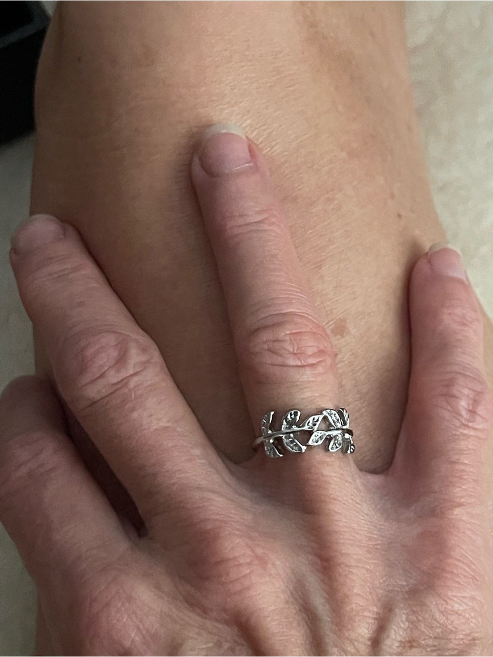 Sterling Silver Leaf Band Ring - Silver Leaf Motif - Picture 5 of 6